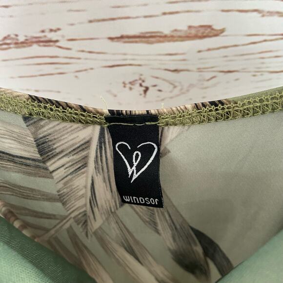 Windsor M Green Tropical Palm Leaf Floral Side Tie Ruched Fitted Maxi Dress - Picture 6 of 7